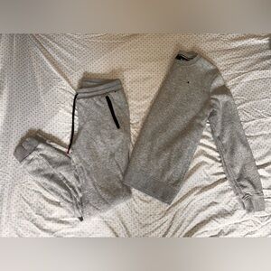 TOMMY HILFIGER SWEATSUIT‼️🩶